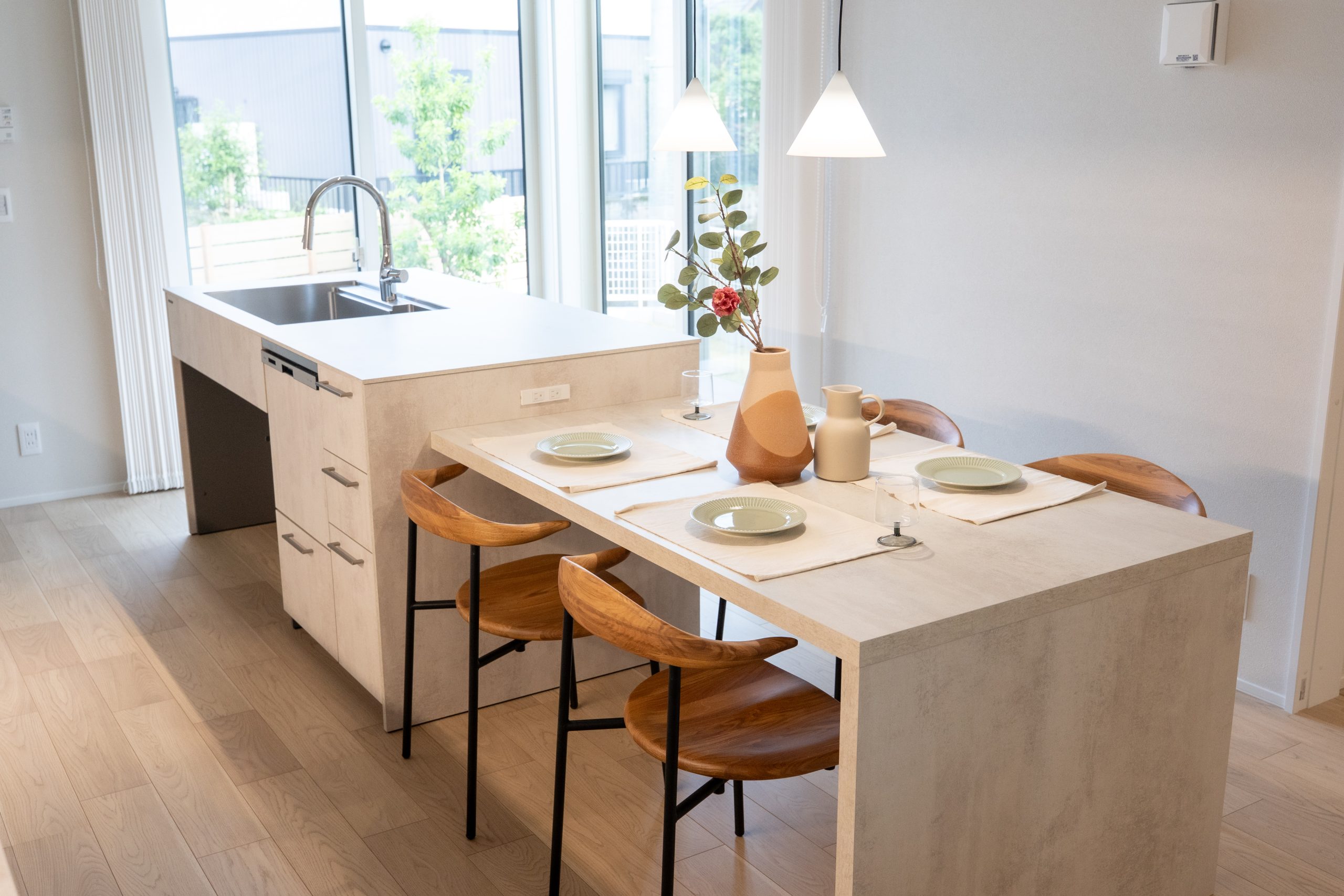 キッチン allen + roth nia Teak 8-in x 48-in Matte Porcelain Wood Look Floor